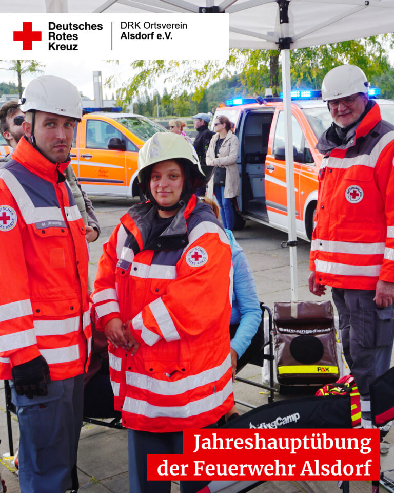 Einsatzkräfte des DRK an ein er Anlaufstelle